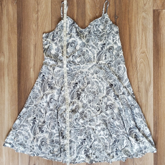 BNWT Old Navy a-line sundress, size XL, black & cream floral - Picture 8 of 8